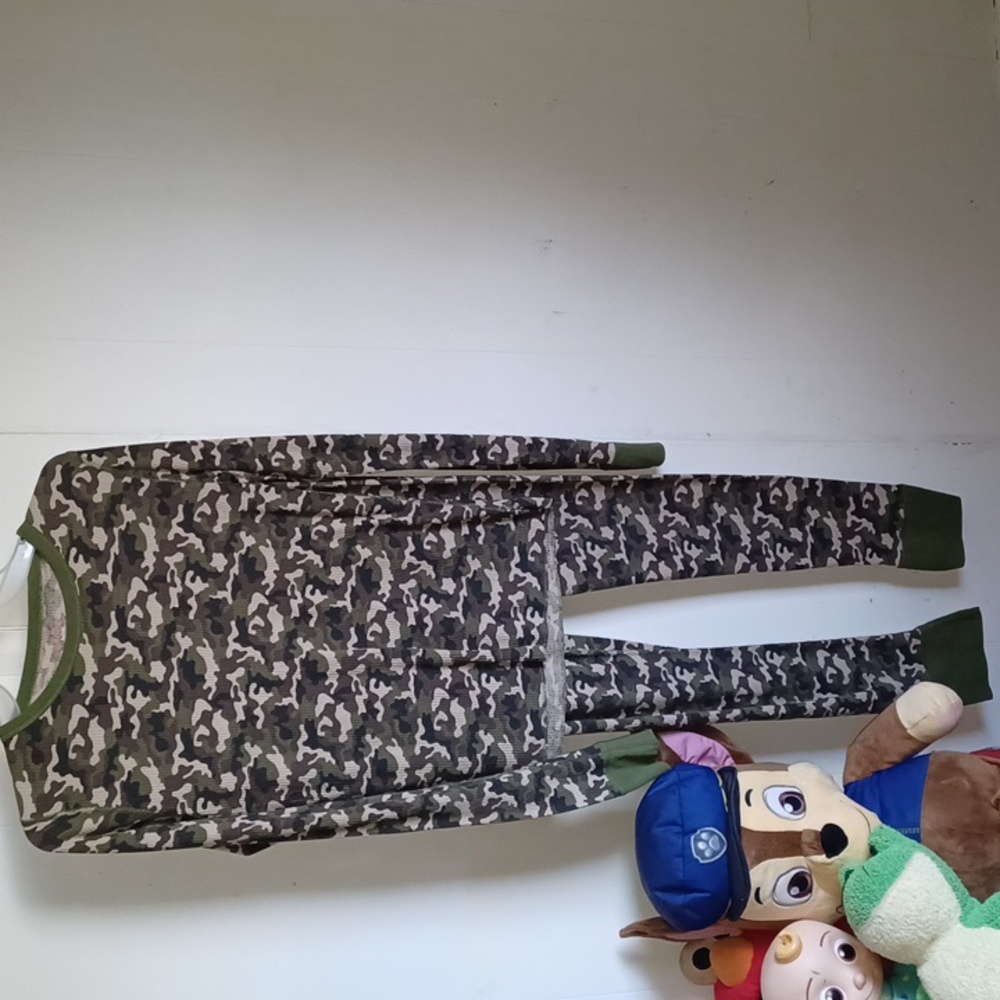 (NWOT) Boys Hanes thermal,  size Xl (18-20) camouflage